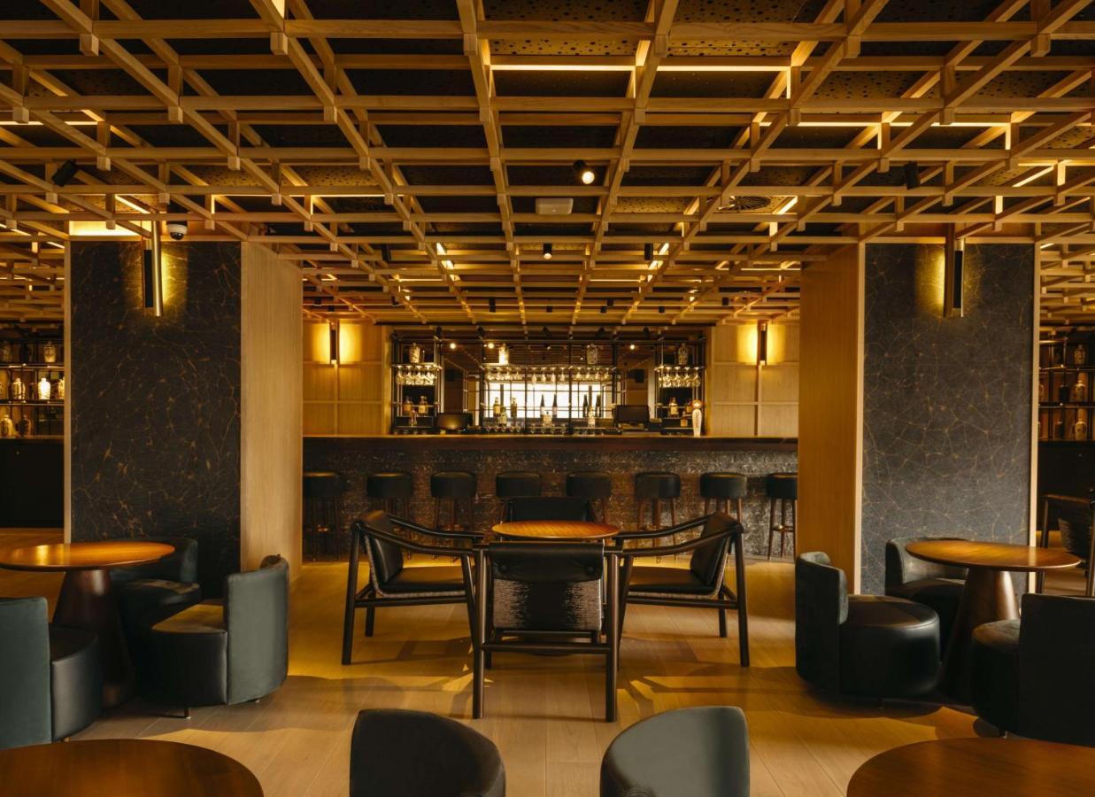 Nobu Hotel Barcelona Bagian luar foto The interior of the bar