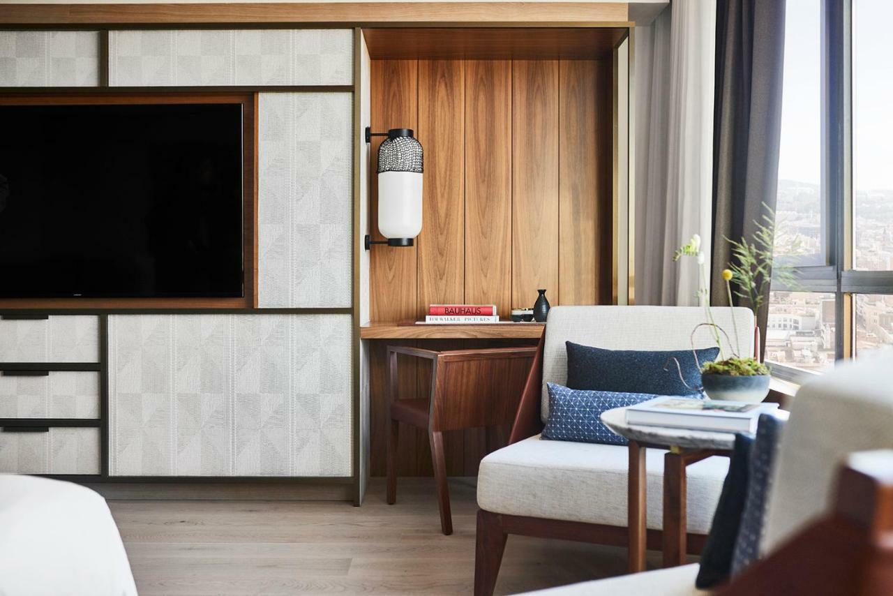 Nobu Hotel Barcelona Bagian luar foto A guest room at the hotel